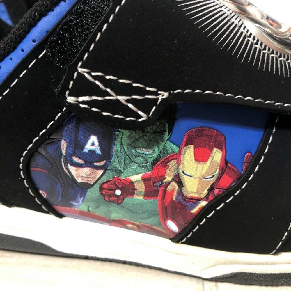 Boy's Toddler Marvel Avengers  Light Up Sneakers